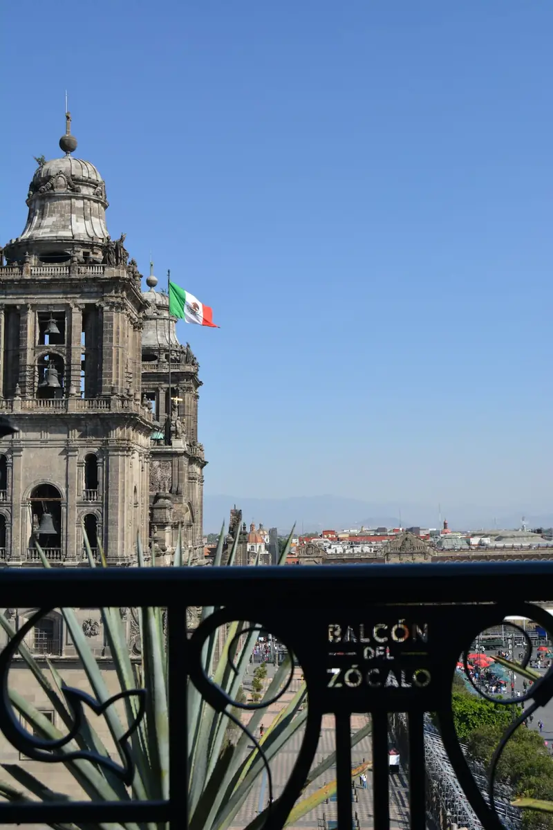 The cathedral and Zócalo in Mexico City under a clear sky